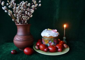 Holidays_Easter_Still-life_Kulich_Candles_Branches_544288_1280x956