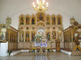 Завершение убранства иконостаса православного храма в Подчерково