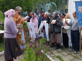 Подарим храму при доме престарелых Крест-Голгофу