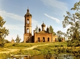 Завершение убранства иконостаса православного храма в Подчерково