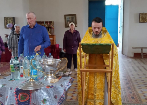 Помогите провести воду к храму