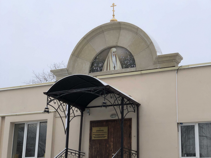 Храму святителя Алексия в поселке Лахта нужна помощь в ремонте забора и ворот