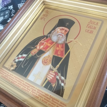 Икона Святого врача и целителя Луки, святителя Крымского