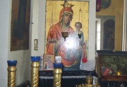 Икона Божьей Матери «Иверская», икона священномученика Харалампия и икона Божьей матери «Достойно есть»
