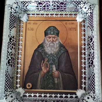 Икона преподобного Ионы, Киевского чудотворца, с мощами