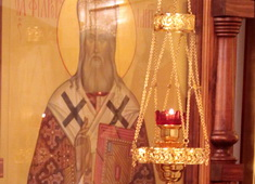 Икона и ковчег с частицей мощей святителя Филарета Московского