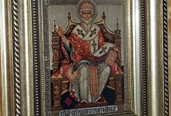 Икона святителя Спиридона Тримифунтского с частичкой его облачения
