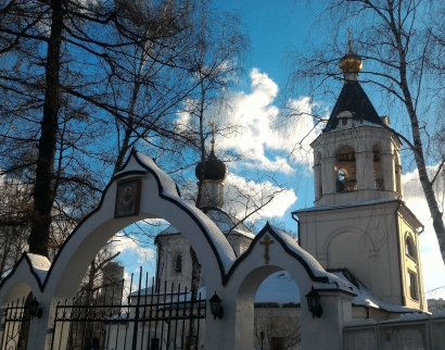 Храм Ризоположения Пресвятой Богородицы в Леонове