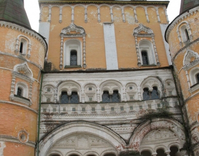 Надвратный храм Сретения Господня