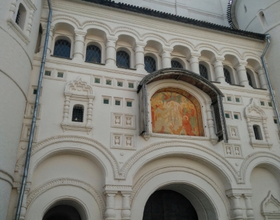 Надвратный храм Воскресения Христова