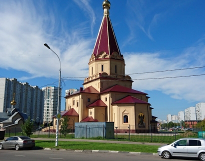 Храм Усекновения Главы Иоанна Предтечи в Братееве