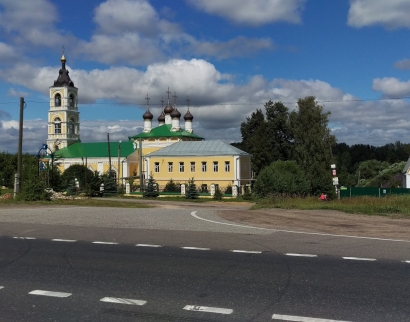 Свято-Казанский храм города Лакинска