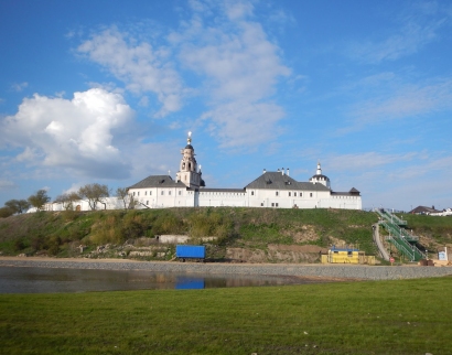 Надвратный храм Вознесения Господня