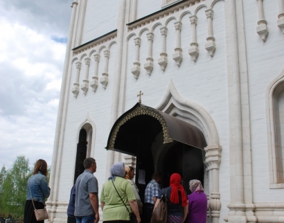 Храм Воскресения Словущего на кладбище