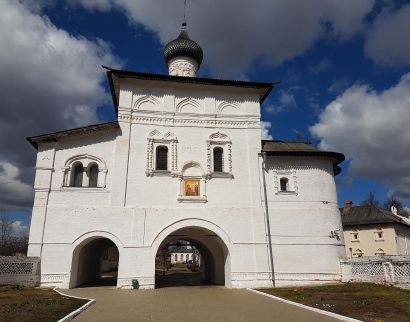 Благовещенская надвратная церковь