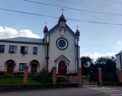 Храм успення пресвятої Богородиці УАПЦ