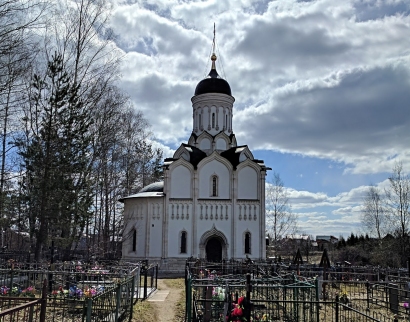 Храм Воскресения Словущего на кладбище
