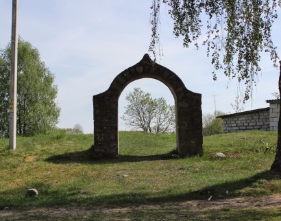 Каменная церковная брама