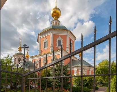 Храм Троицы Живоначальной в Троицком Подворье Г. Москвы