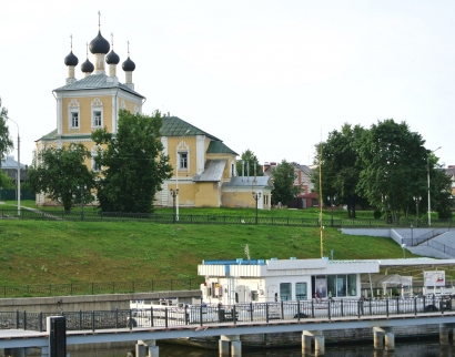 Храм свв. мчч. Флора и Лавра