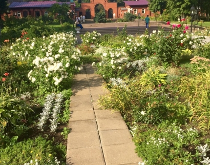 Храм Всех Святых Алексеевского ставропигиального женского монастыря