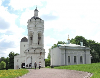Церковь Святого Георгия с Колокольней, ансамбль усадьбы Коломенское