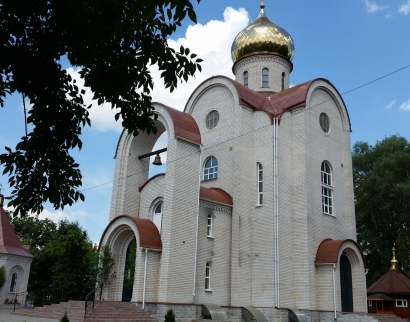 Храм Святых царственных мучеников и исповедников XX века