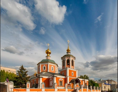 Храм Троицы Живоначальной в Троицком Подворье Г. Москвы