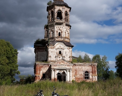 Церковь Иконы Божией Матери Владимирская в Верхних Кумёнах