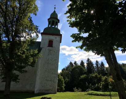 Karksi kirik ja kellamehe maja