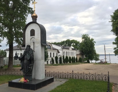 Памятник прп. Макарию, игумену Калязинскому, чудотворцу
