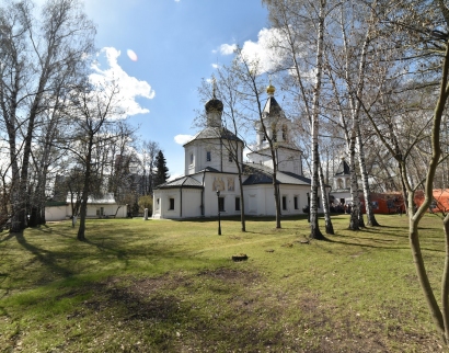 Храм Ризоположения Пресвятой Богородицы в Леонове