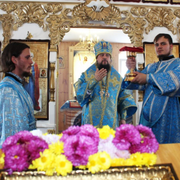 Архиепископ Ефрем совершил Божественную литургию в храме равноапостольной Марии Магдалины села им. Тельмана