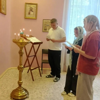 ​СОЦИАЛЬНОЕ СЛУЖЕНИЕ: БЕСЕДА О ЗАПОВЕДЯХ И ТАИНСТВЕ КРЕЩЕНИЯ В ДЕТСКОЙ БОЛЬНИЦЕ