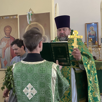 ​БОЖЕСТВЕННАЯ ЛИТУРГИЯ В ПРАЗДНИК СВЯТОЙ ТРОИЦЫ