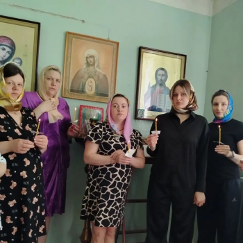 ​СОЦИАЛЬНОЕ СЛУЖЕНИЕ: ЧТЕНИЕ АКАФИСТА ПРЕСВЯТОЙ БОГОРОДИЦЕ В РОДИЛЬНОМ ДОМЕ