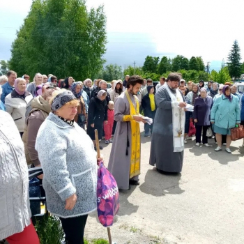​В ДЕНЬ ТРОИЦКОЙ РОДИТЕЛЬСКОЙ СУББОТЫ В С. ЗАВОРОНЕЖСКОЕ ПОЧТИЛИ ПАМЯТЬ УСОПШИХ