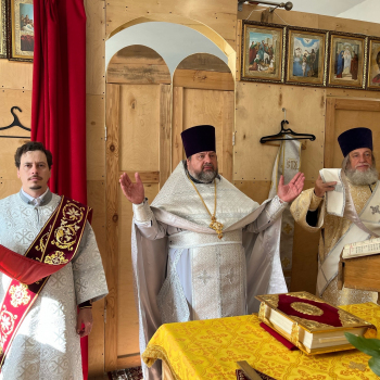 ​В ХРАМЕ СВЯТИТЕЛЯ НИКОЛАЯ ЧУДОТВОРЦА ОТМЕТИЛИ ПРЕСТОЛЬНЫЙ ПРАЗДНИК